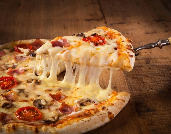 Pizza with ham, cheese & mushrooms
